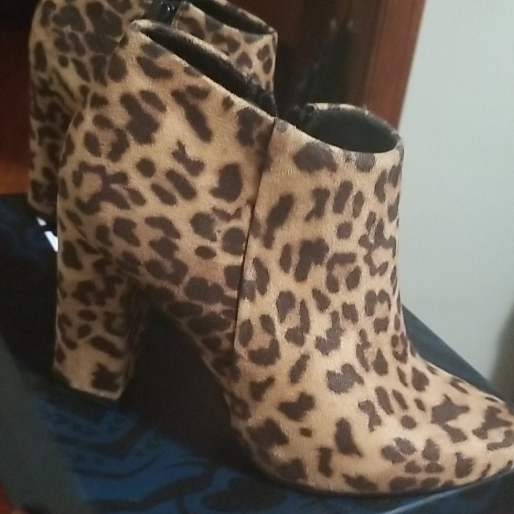Leopard print ankle booties